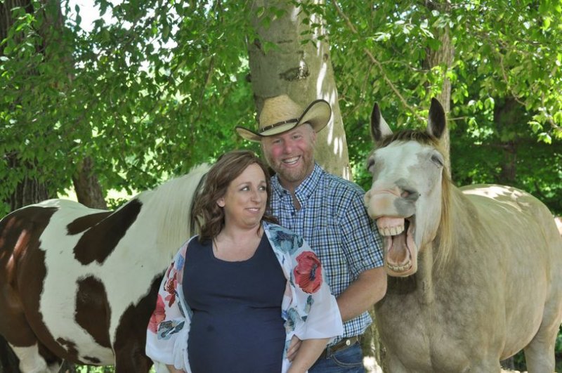  Horse Steals The Show During Couple’s Maternity Photo Shoot